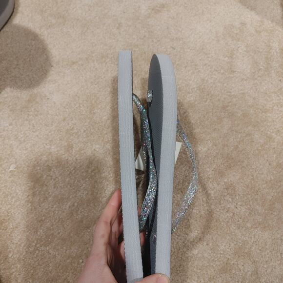 Old Navy size 11 NWOT Grey Gray Flip Flops Sparkle Summertime Cute Wedding - Picture 3 of 9